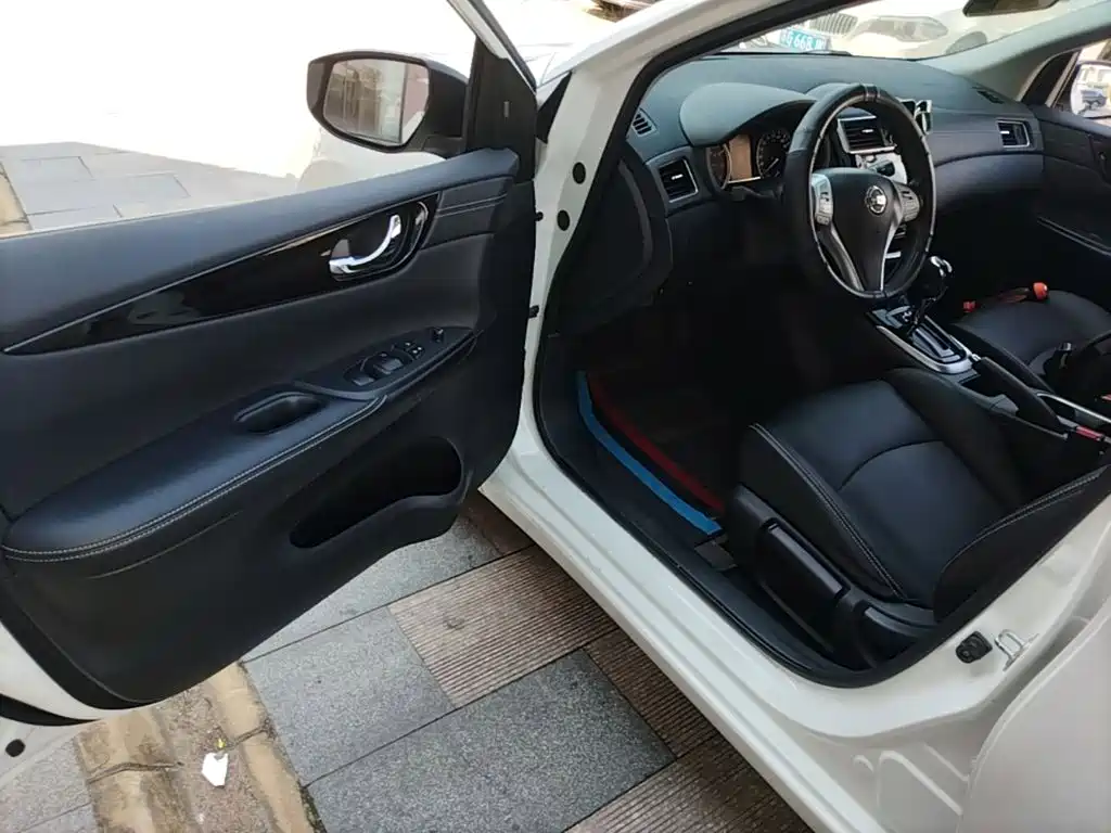 Nissan Tiida — миниатюра 16