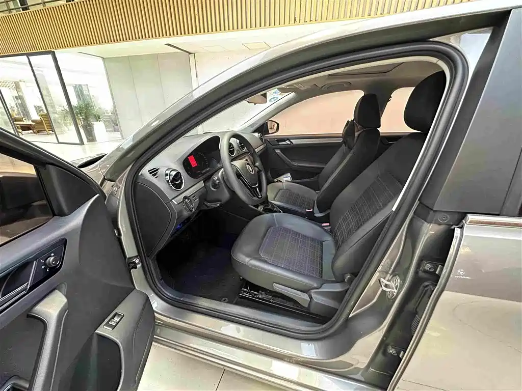 Volkswagen Jetta — миниатюра 4