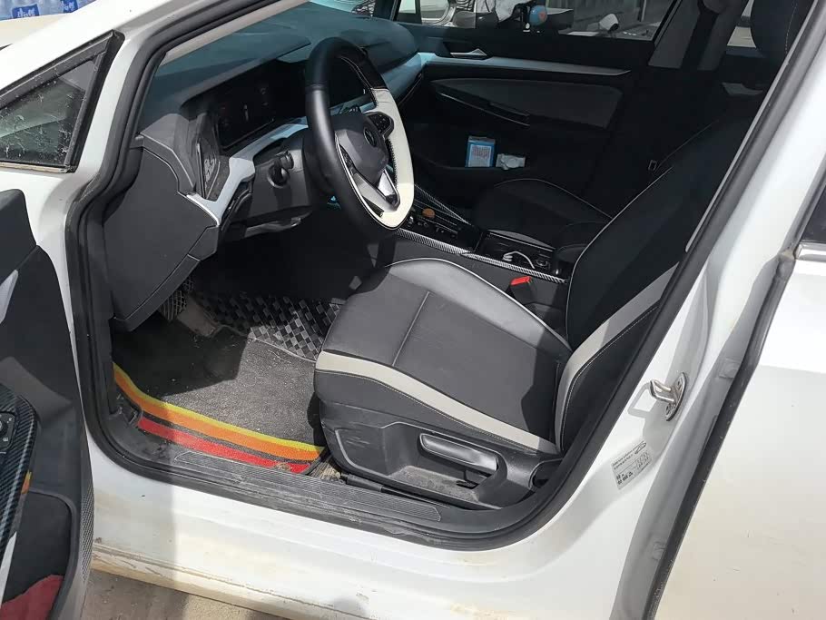 Volkswagen Golf 1.4 л 2024 г. Белый, пробег 34800 км