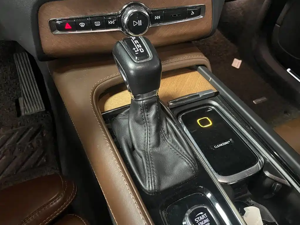 Volvo XC90 — миниатюра 11