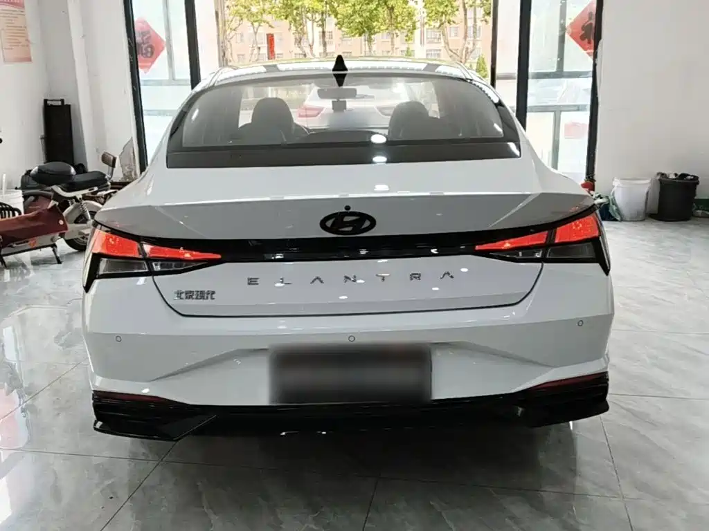 Hyundai Elantra — миниатюра 6