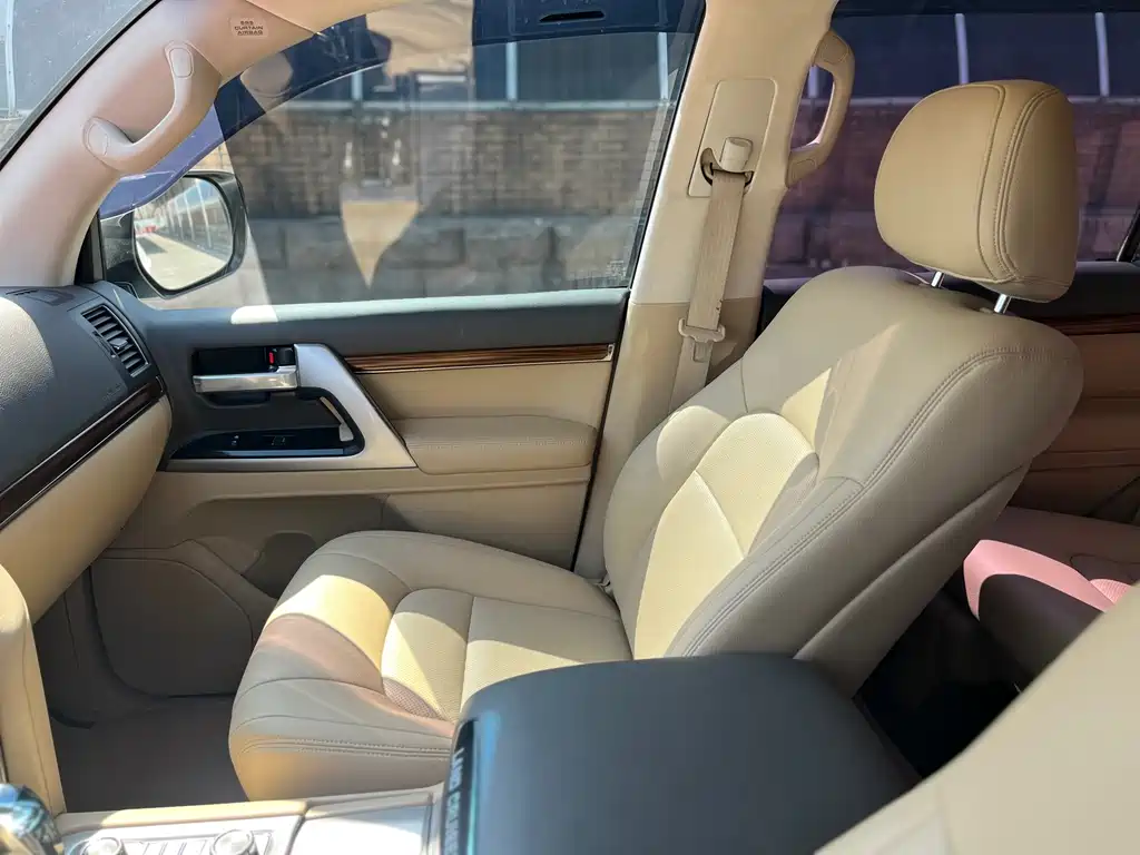 Toyota Land Cruiser 2018 5.7L AT