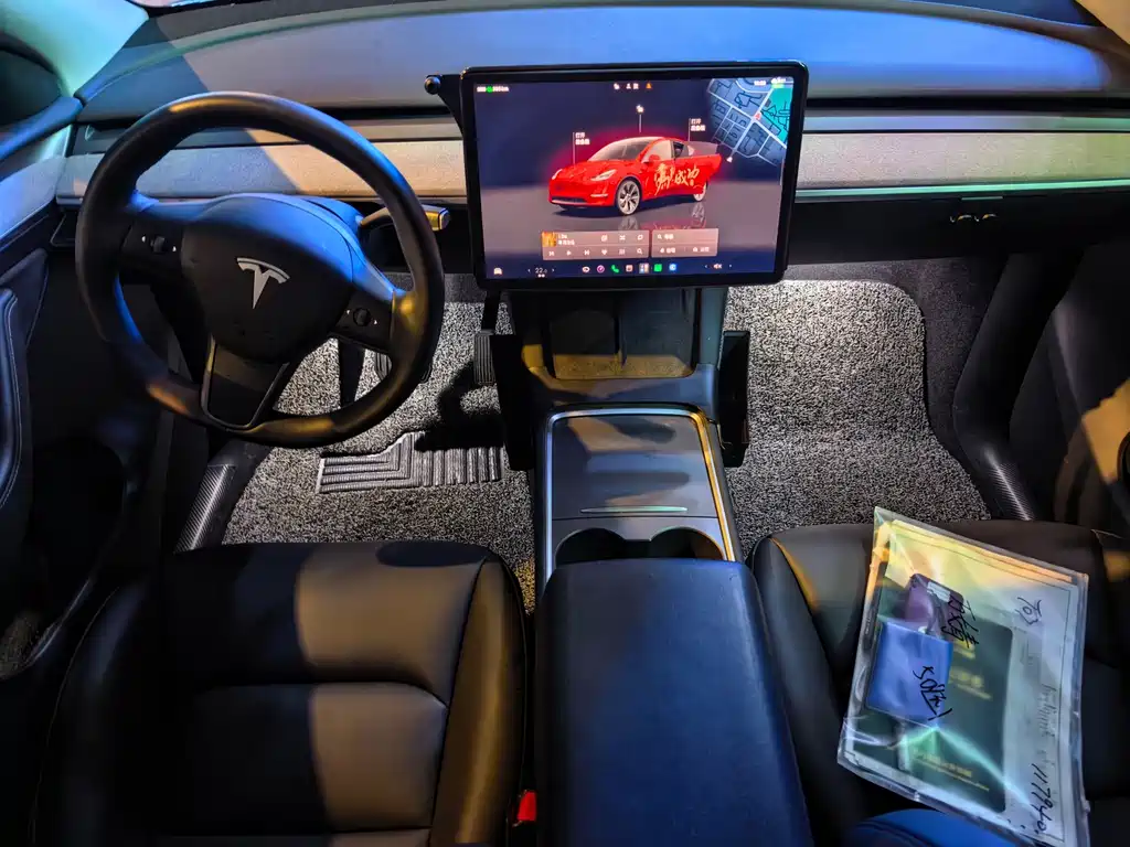 Tesla Model Y — миниатюра 5