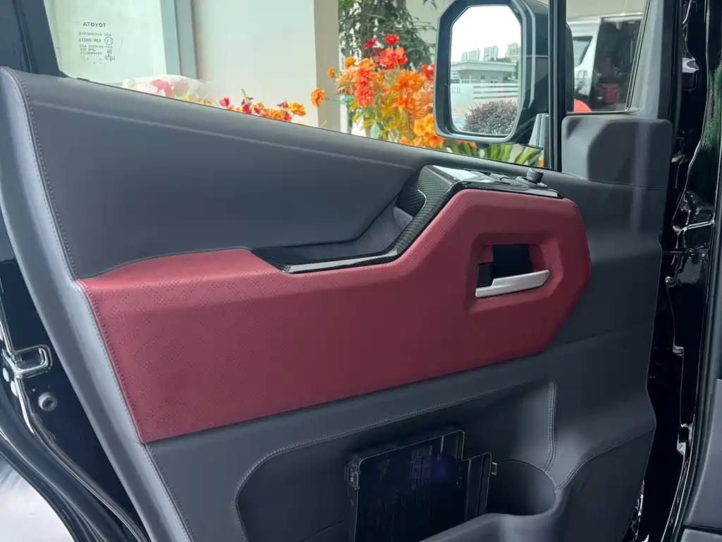 Toyota HiAce 2025 3.5L AT