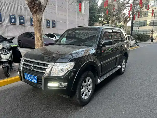 mitsubishi pajero