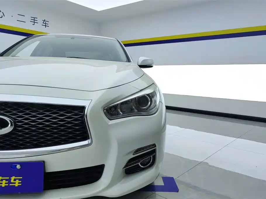 Infiniti Q50L 2016 2.0T Comfort