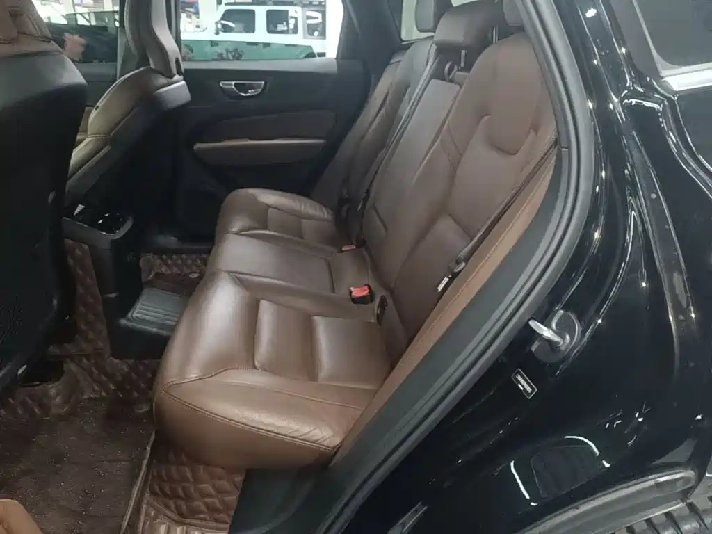 Volvo XC60 PHEV — миниатюра 17
