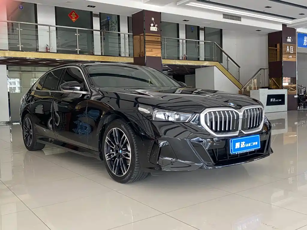 BMW 5 Series — миниатюра 3