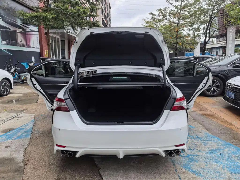 Toyota Camry — миниатюра 16