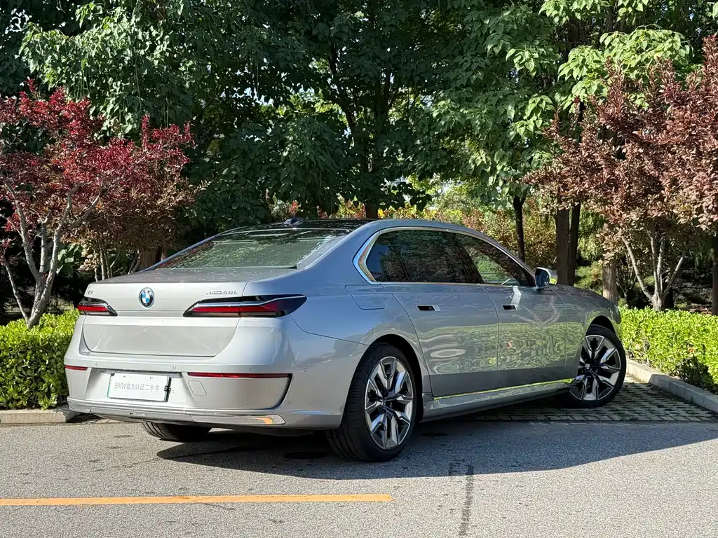 BMW i7 — миниатюра 4