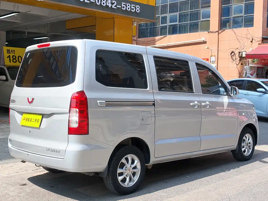Wuling Hongguang V — миниатюра 4