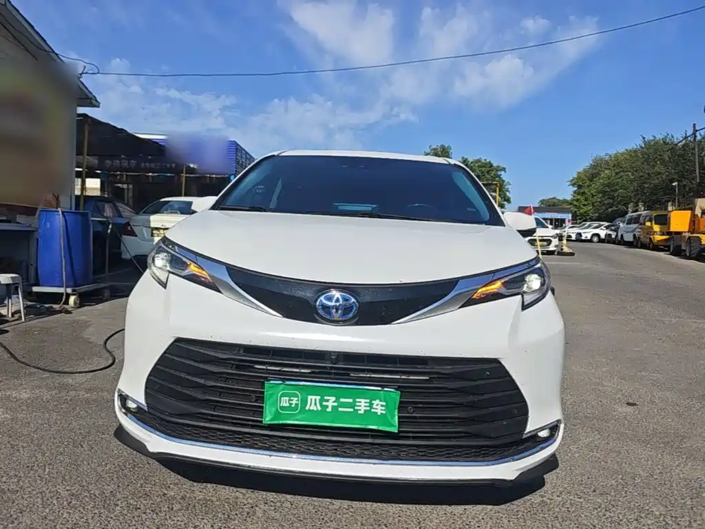 Toyota Sienna — миниатюра 3