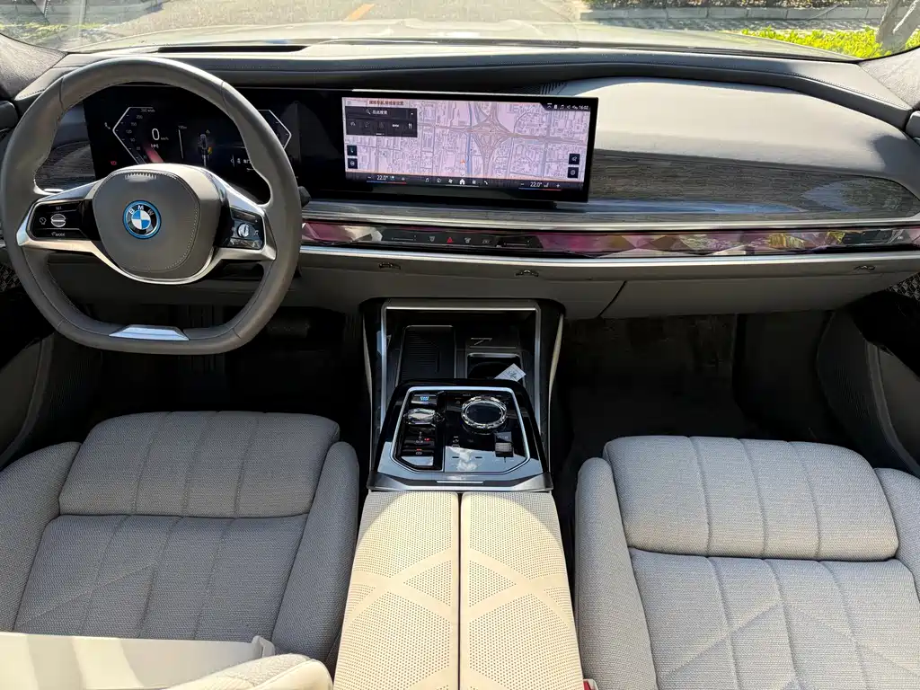 BMW i7 — миниатюра 9