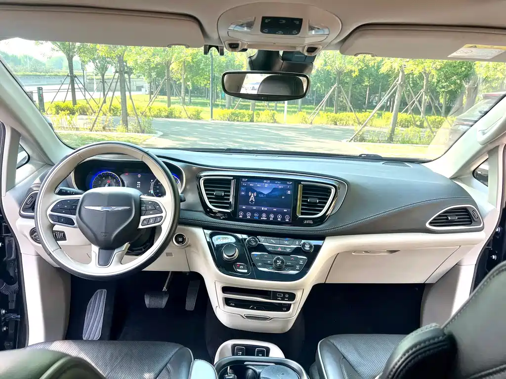 Chrysler Grand Voyager (Import) — миниатюра 9