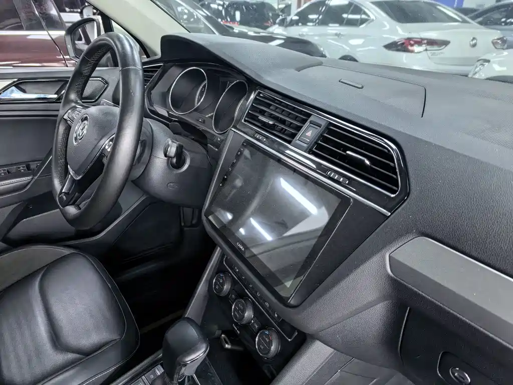 Volkswagen Tiguan L — миниатюра 4