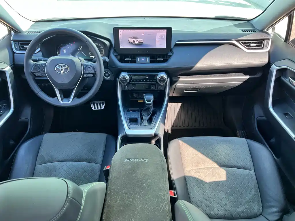 Toyota RAV4 — миниатюра 8