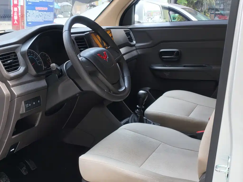 Wuling Hongguang V — миниатюра 9