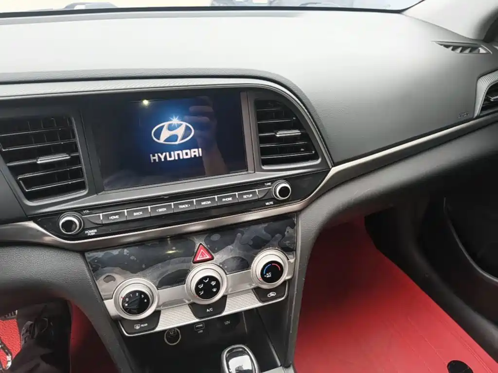 Hyundai Elantra — миниатюра 9