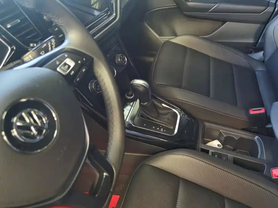 Volkswagen T-Roc — миниатюра 16