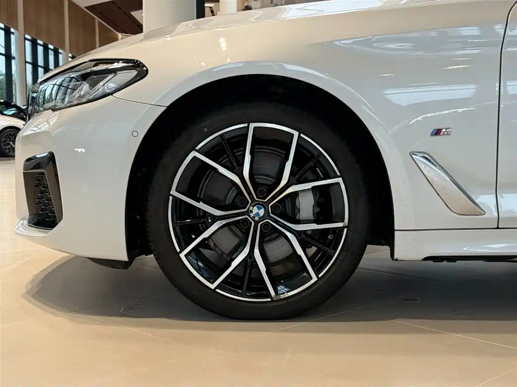 BMW 5 Series — миниатюра 11