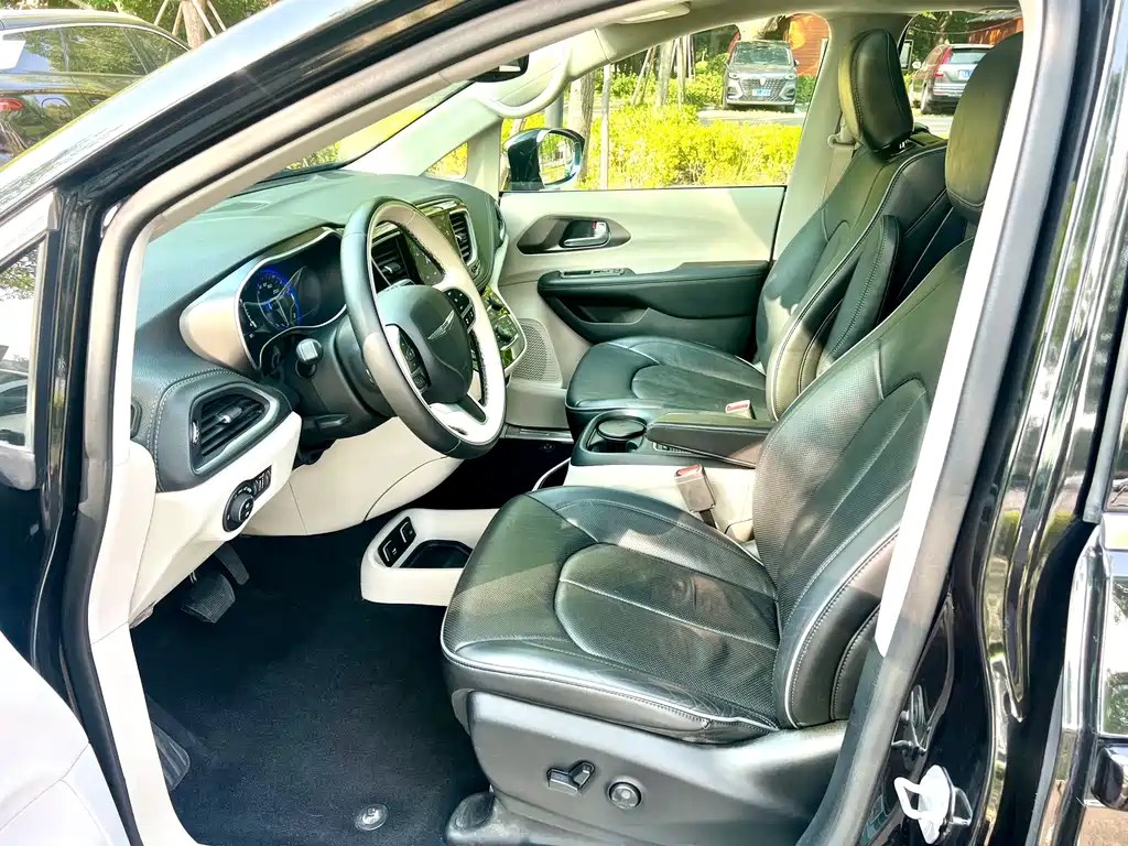 Chrysler Grand Voyager (Import) — миниатюра 8