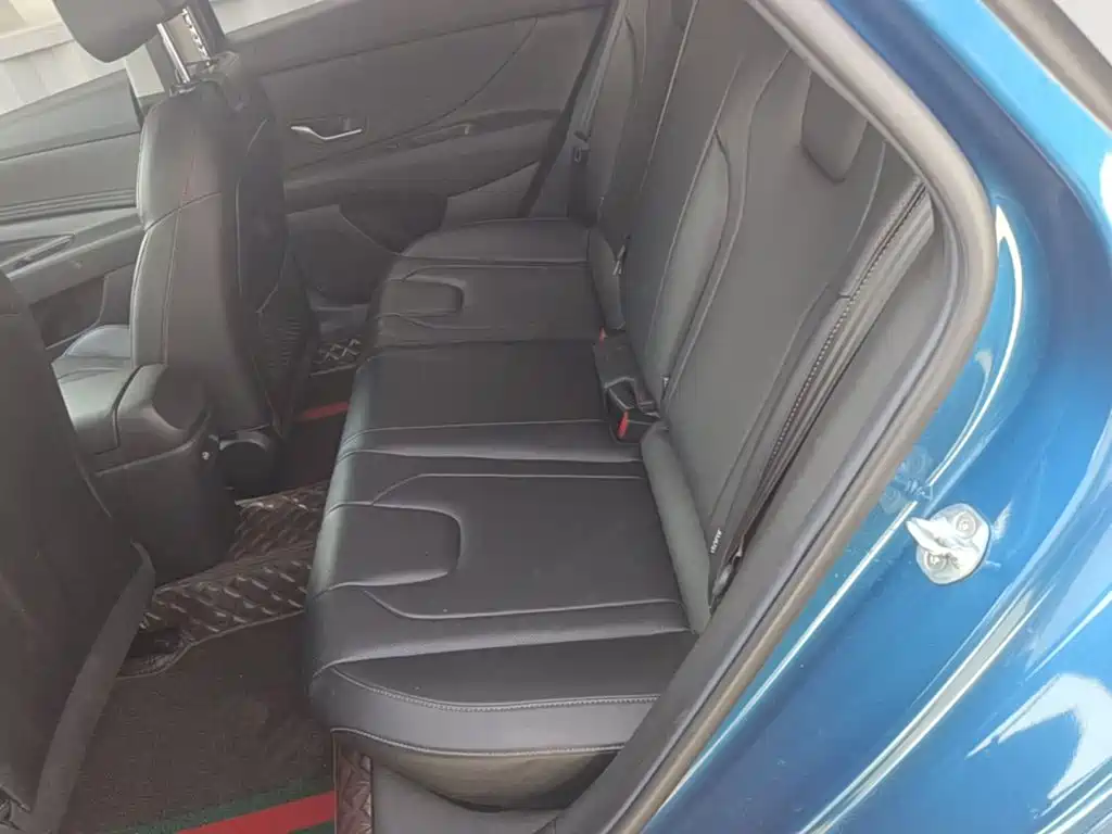 Hyundai Elantra — миниатюра 17