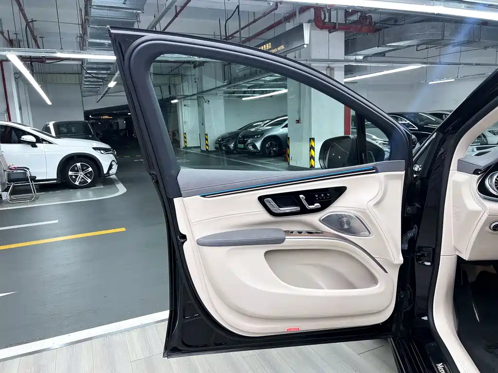 Mercedes-Benz EQS SUV — миниатюра 11