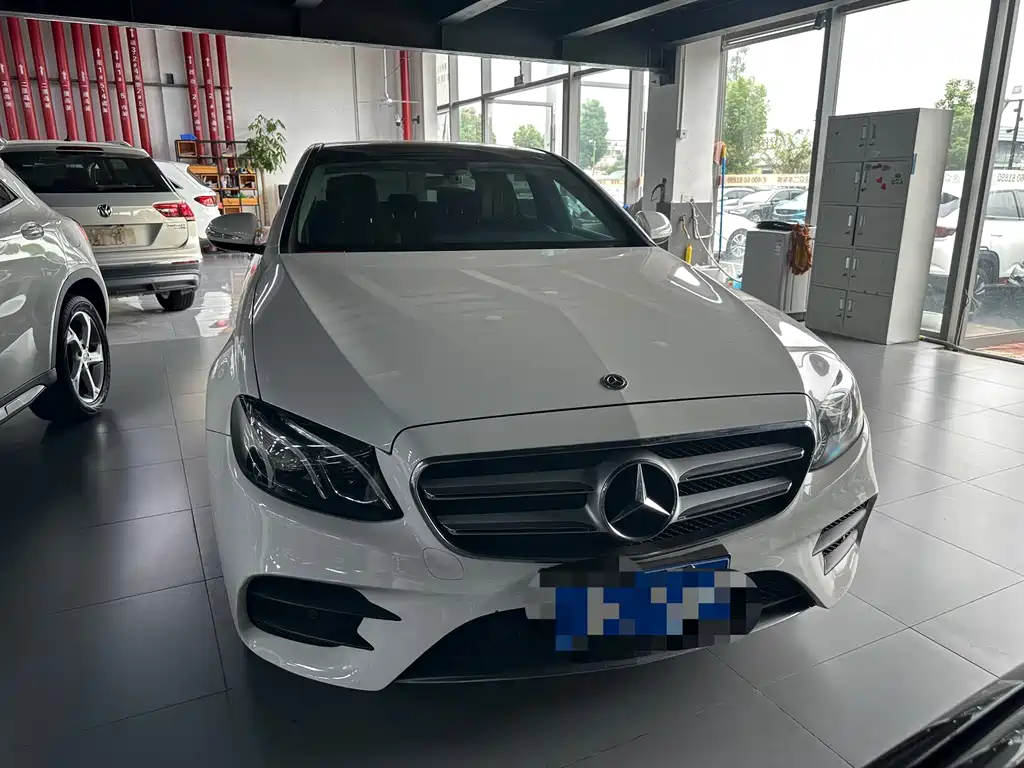 Mercedes-Benz E-Class — миниатюра 2