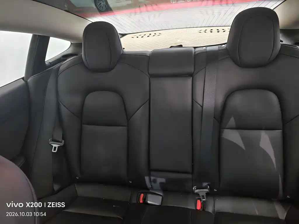 Tesla Model 3 — миниатюра 9