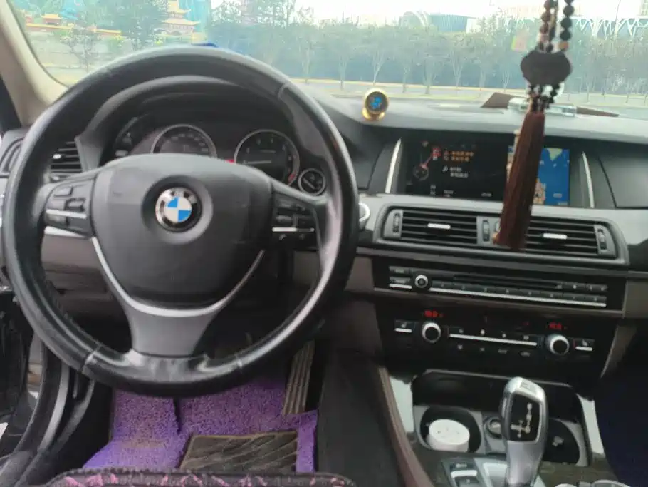 BMW 5 Series — миниатюра 12