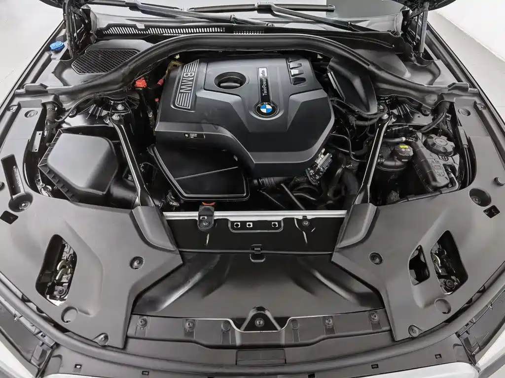 BMW 5 Series — миниатюра 6