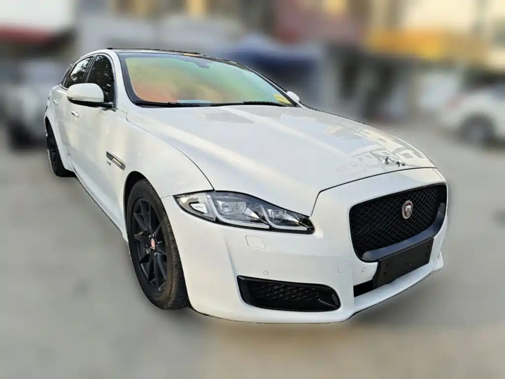 Jaguar XJ — миниатюра 6