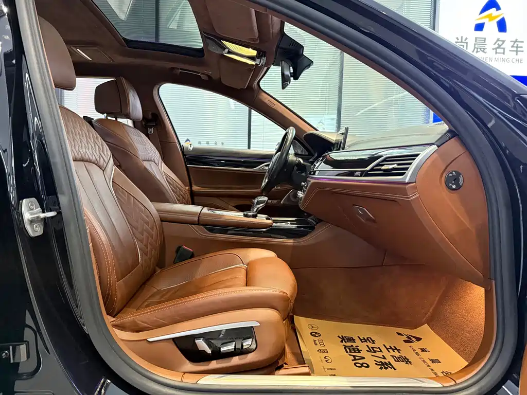 BMW 7 Series — миниатюра 8