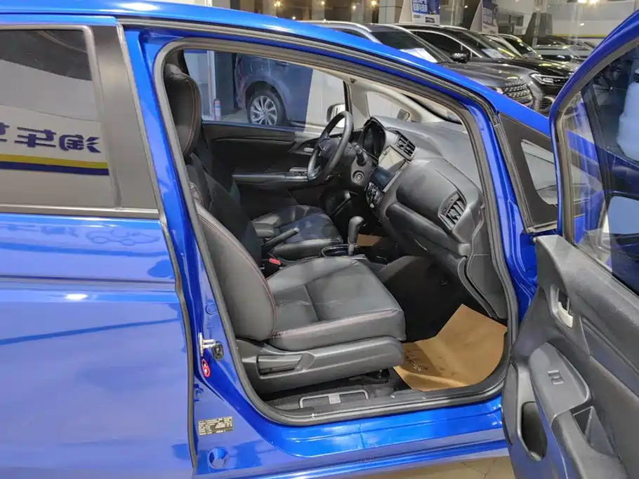 Honda Fit — миниатюра 8