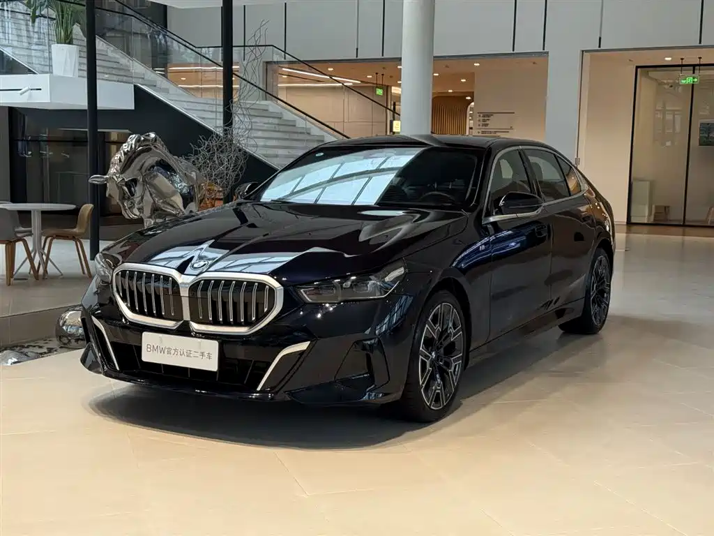 宝马5系 2025款 530Li 尊享型 M运动套装 2025