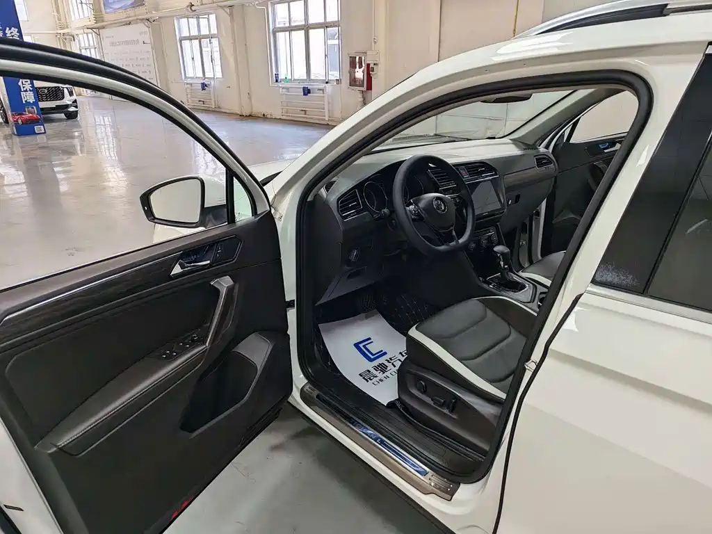 Volkswagen Tiguan L — миниатюра 11