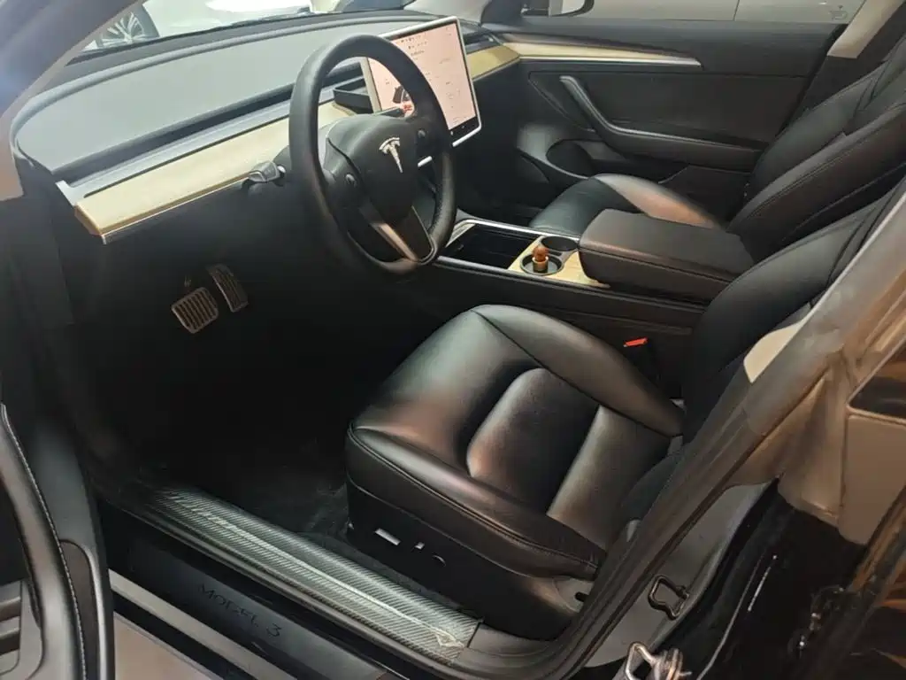 Tesla Model 3 — миниатюра 16