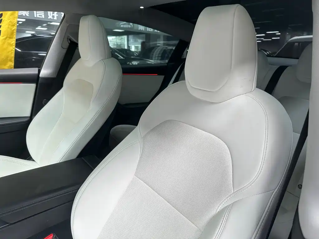 Tesla Model 3 — миниатюра 10