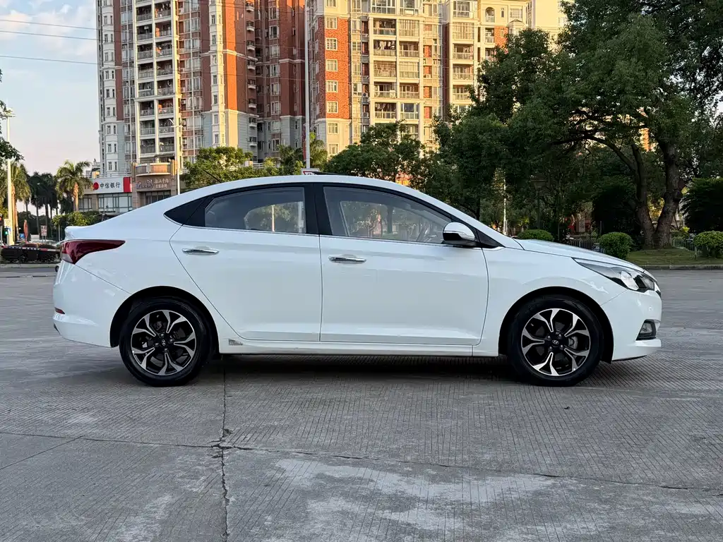 Hyundai Verna — миниатюра 13