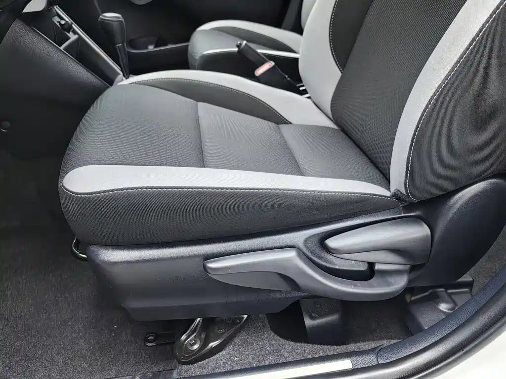 Toyota Yaris L — миниатюра 20