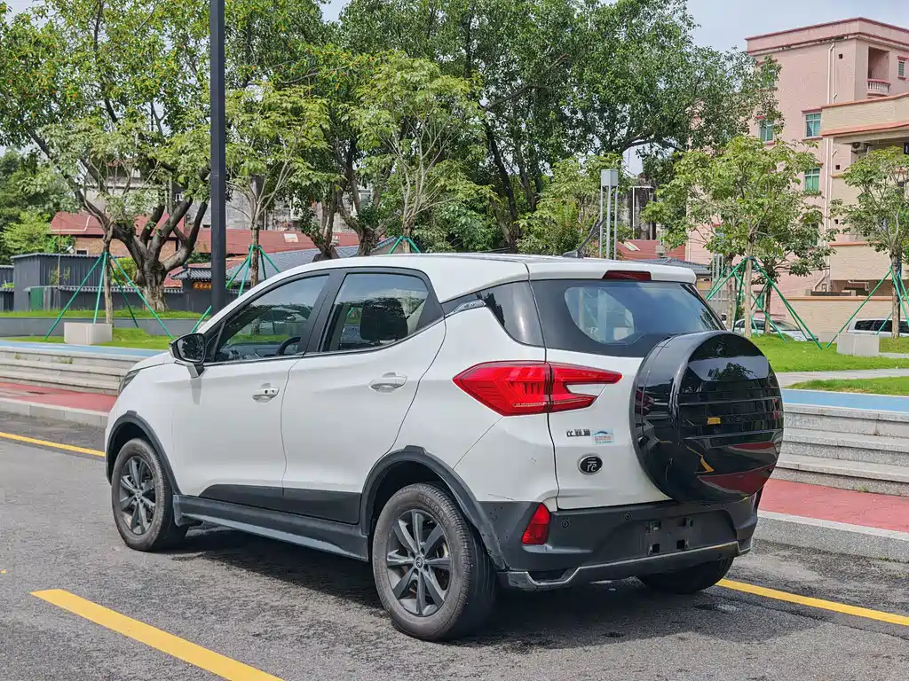 BYD Yuan EV — миниатюра 6