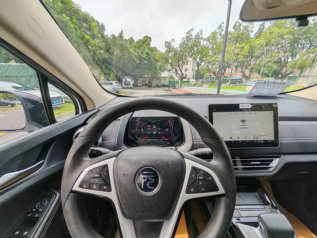 BYD Yuan EV — миниатюра 8