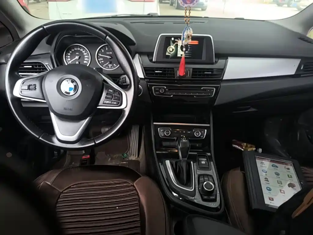 BMW 2 Series Active Tourer — миниатюра 10