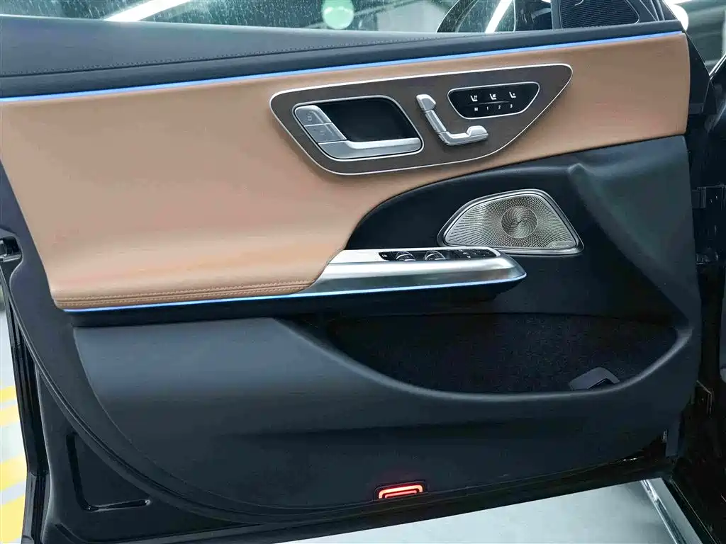 Mercedes-Benz E-Class — миниатюра 9