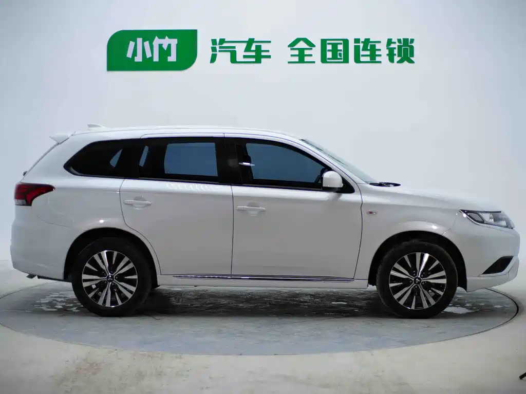 Mitsubishi Outlander 2021 2.0L 5 мест