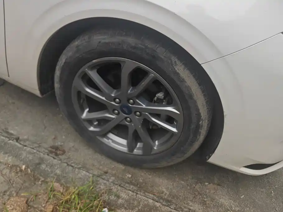 Ford Mondeo — миниатюра 6