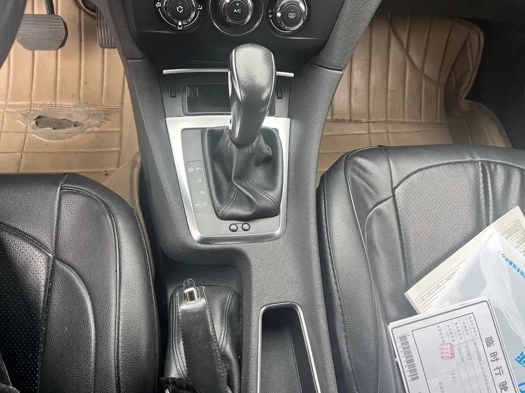 DS 5LS 2014 1.8L AT Comfort VTi140
