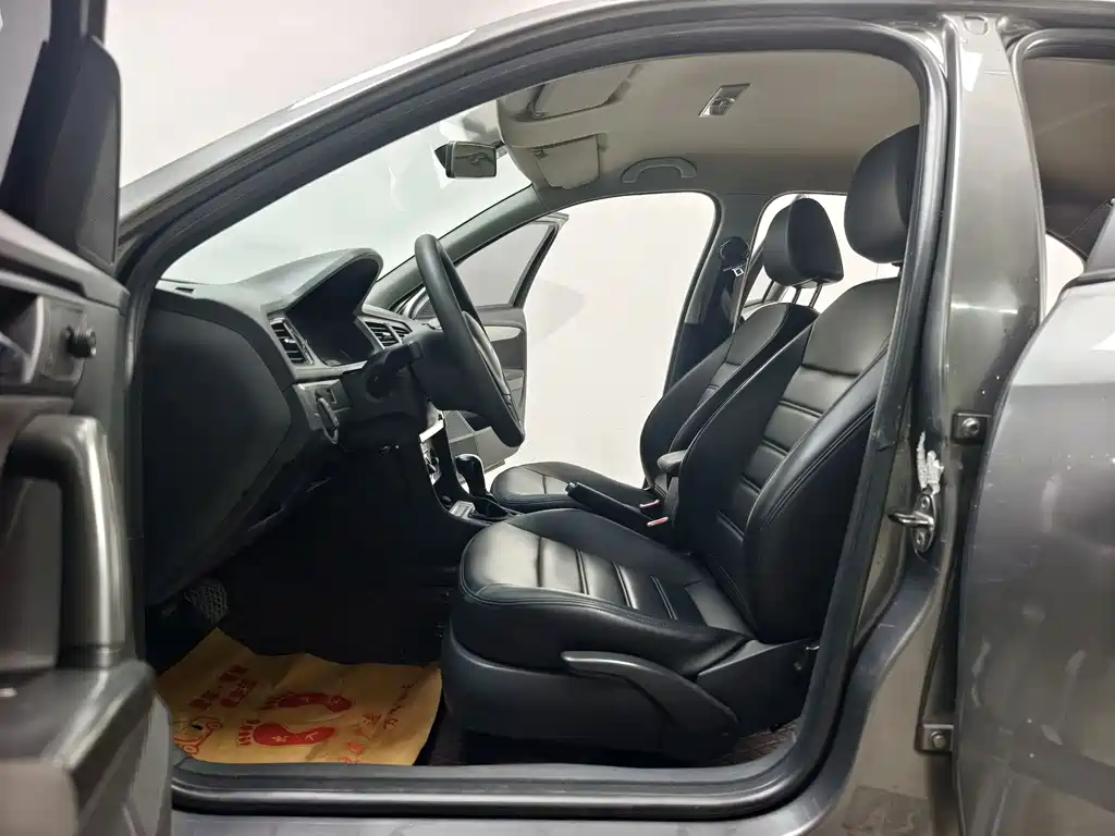 Volkswagen Lavida — миниатюра 10