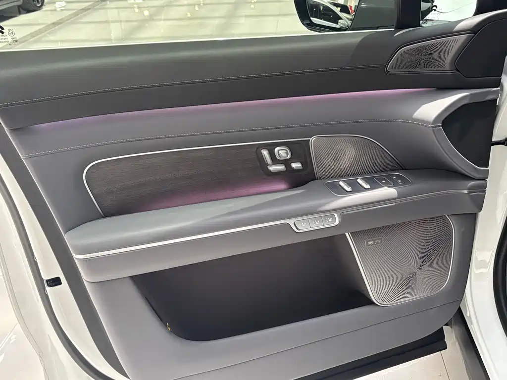 NIO ES8 2026 мест Executive