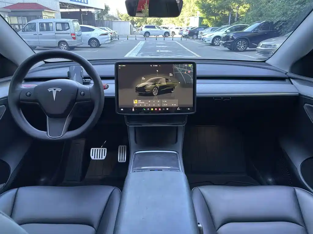 Tesla Model Y — миниатюра 7